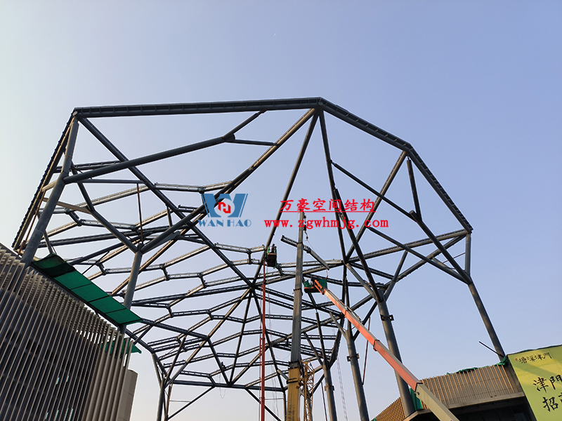 合肥文一塘溪津门天幕钢结构及ETFE气枕膜工程钢结构吊装中