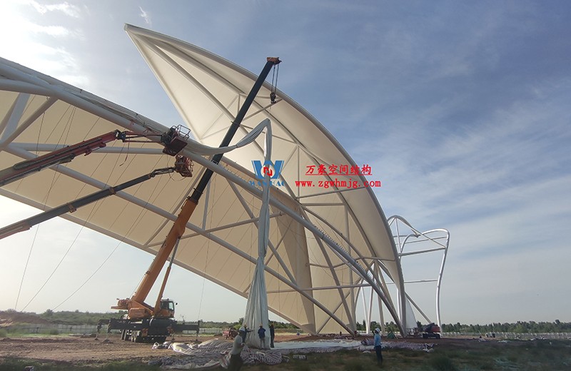 陕西定边马莲滩沙漠公园钢膜结构工程“奋力快跑”，工程“进度条”刷新了!