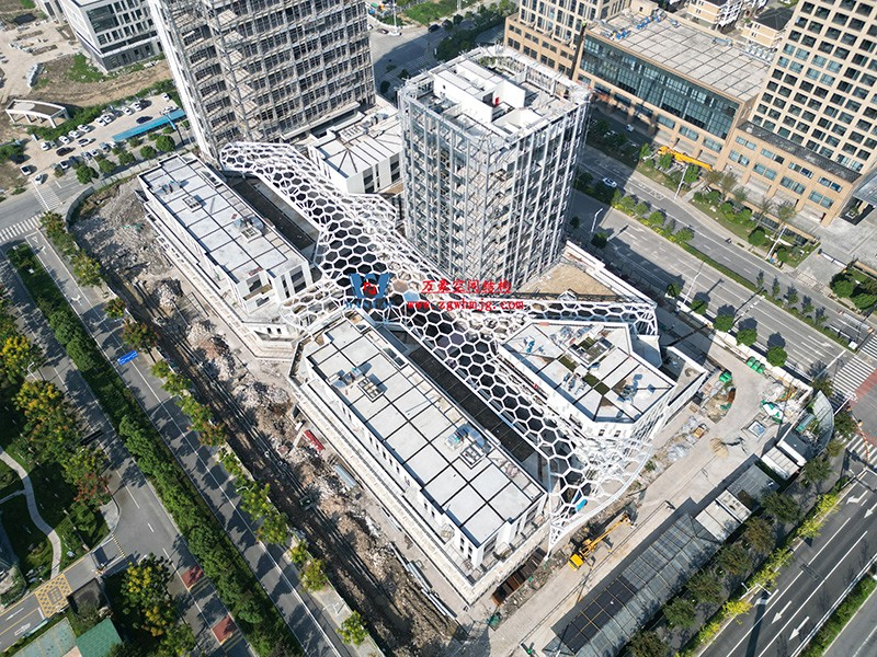 建筑艺术中钢结构的力学美感表达 建筑艺术中钢结构的力学美感表达