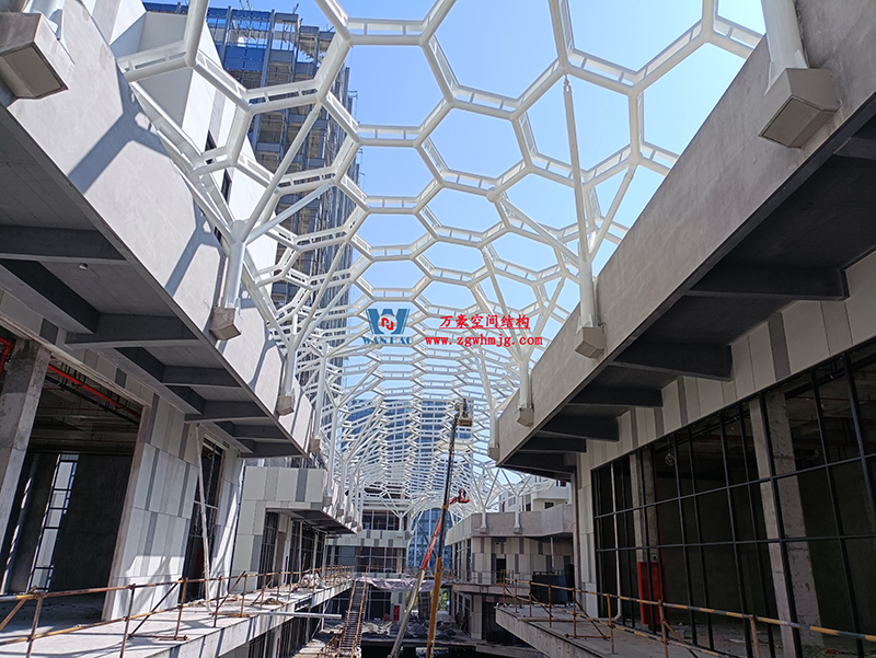 建筑艺术中钢结构的力学美感表达 建筑艺术中钢结构的力学美感表达