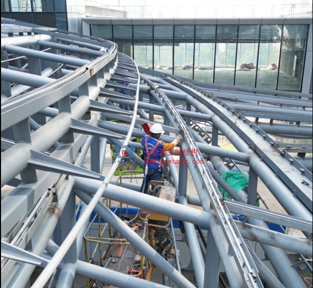 杭州博多森谷ETFE气枕连廊天幕项目复杂钢结构