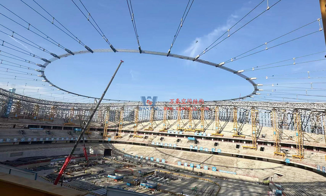 进度刷新！余杭体育中心足球场钢构索网圆满落成，玉璧雏形渐显
